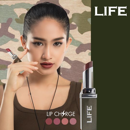 Lip Charge lipstick 01